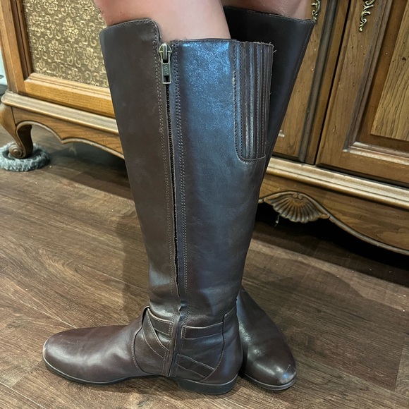 UGG Boots size 8.5 - Picture 3 of 8